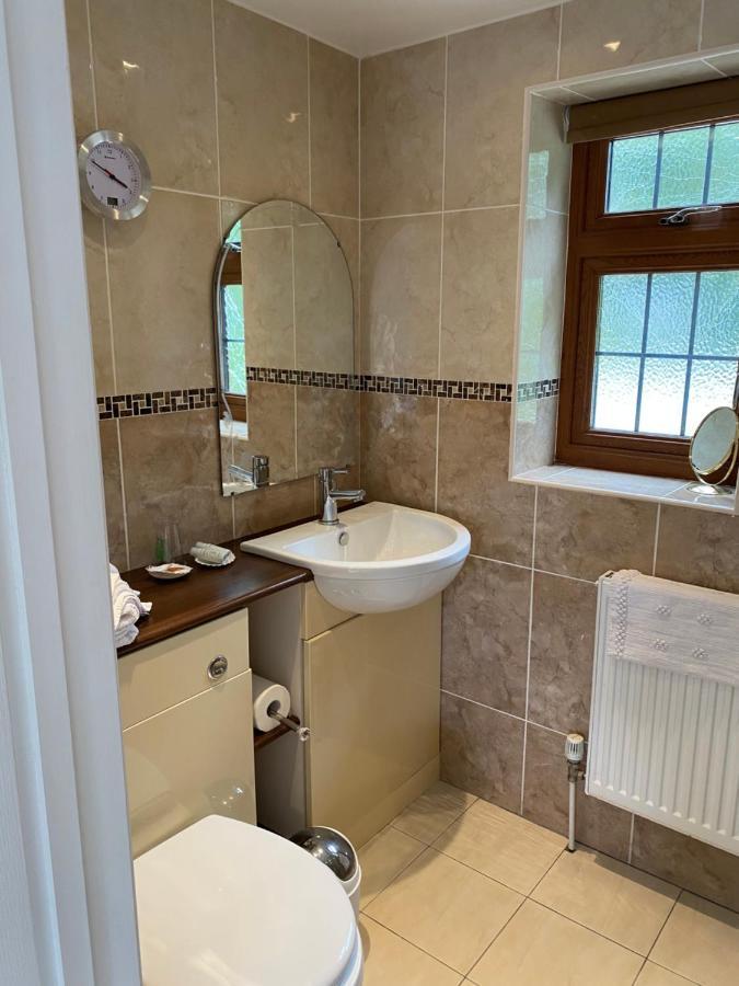Отель The Little House West Hanningfield Экстерьер фото